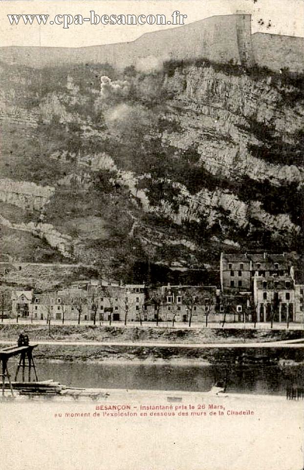 BESANÇON - Instantané pris le 26 Mars, au moment de l explosion en dessous des murs de la Citadelle